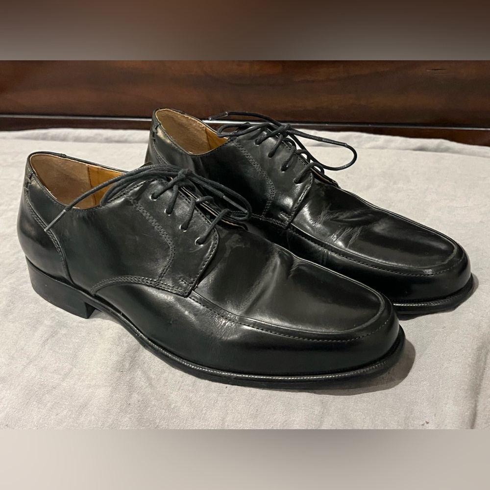 Mens Size 9- Dockers leather dress shoe- black